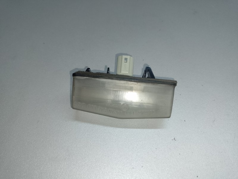 Запчасть подсветка номера TOYOTA PRIUS - 30 09-17 2013 1.8 2ZRFXE 81270-53011 Б/У Подсветка номера TOYOTA PRIUS - 30 09-17 2013 1.8 2ZRFXE 81270-53011 Б/У
