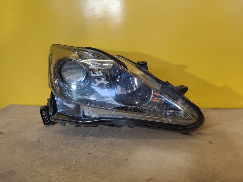 Фара правая LEXUS IS250/350 05-13