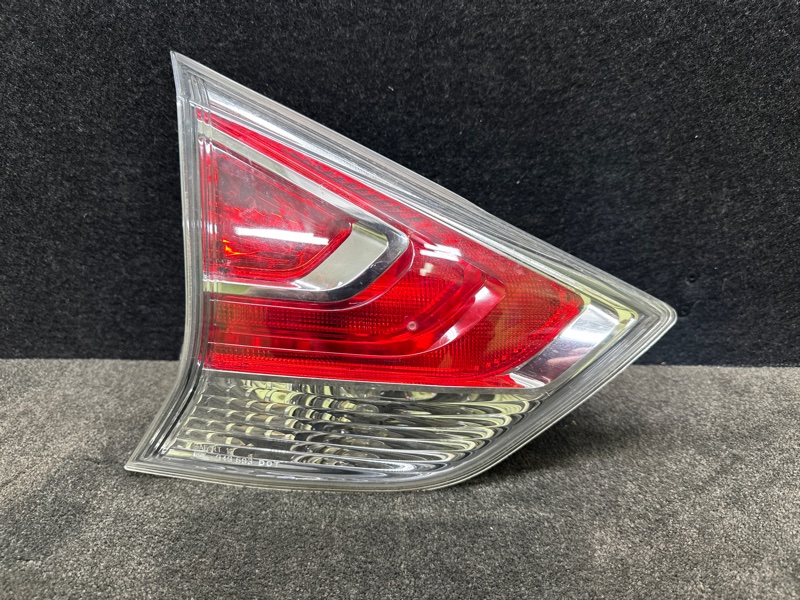 Фонарь внутренний левый NISSAN X-TRAIL/ROGUE T32 13-20 2015 T32 2.5 QR25DE 26555-5HA1A Б/У