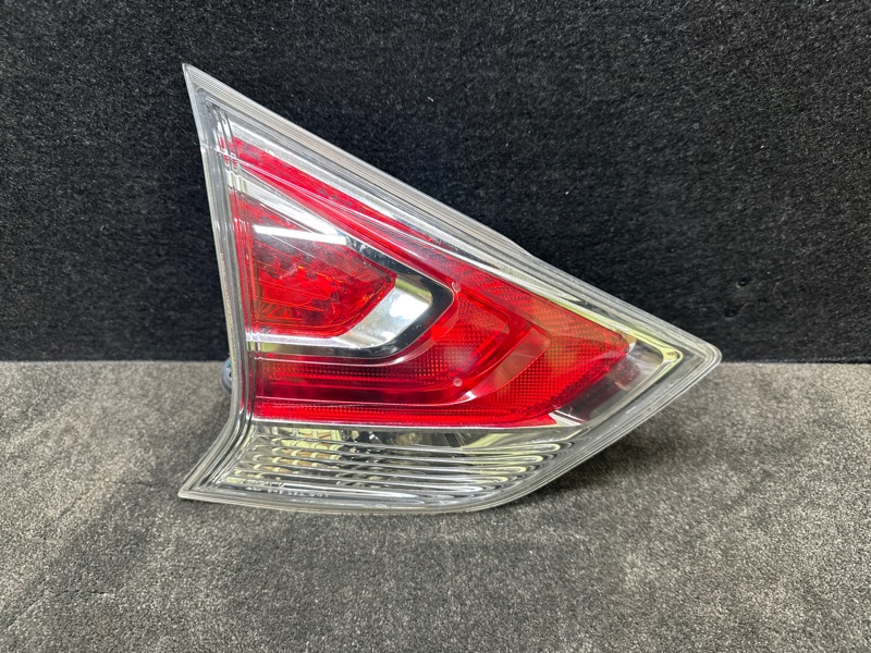 Фонарь внутренний левый X-TRAIL/ROGUE T32 13-20 2015 T32 2.5 QR25DE