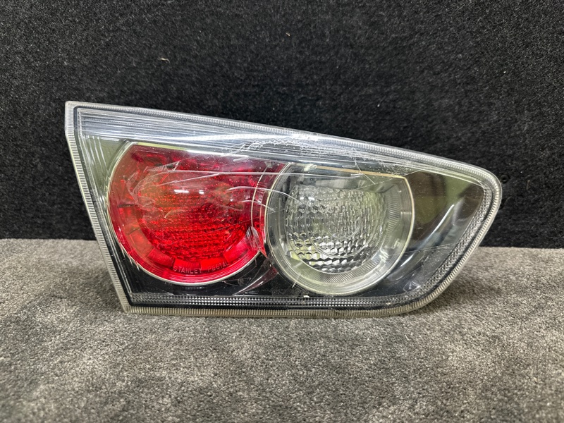 Фонарь внутренний левый MITSUBISHI LANCER X 10 07-15 2014 2.0 4B11 8330A625 Б/У