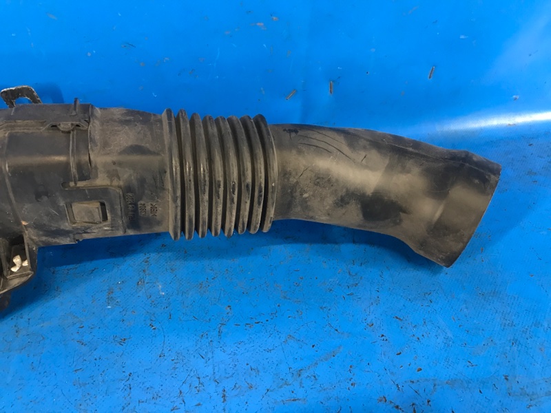 Патрубок воздушного фильтра 3 BL 09-13 2009 2.5 L (L5-VE) Патрубок воздушного фильтра 3 BL 09-13 2009 2.5 L (L5-VE)