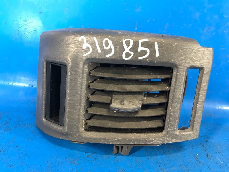 Запчасть дефлектор воздушный левый TOYOTA PRIUS - 30 09-17 2010 ZVW30 55686-47060 Б/У Дефлектор воздушный левый TOYOTA PRIUS - 30 09-17 2010 ZVW30 55686-47060 Б/У