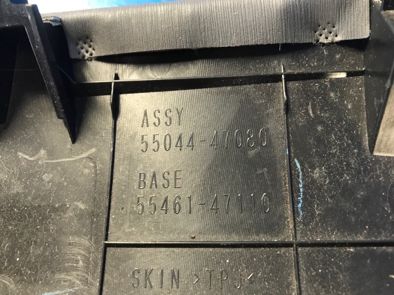 Накладка торпедо TOYOTA PRIUS PLUS 11-14 ZVW41L 1.8 2ZRFXE