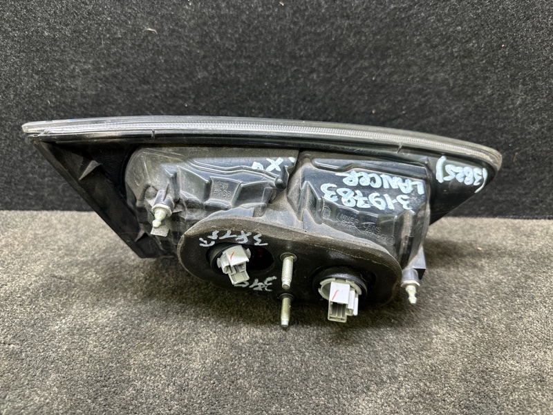 Фонарь внутренний правый MITSUBISHI LANCER X 10 07-15 2.0 4B11 Фонарь внутренний правый MITSUBISHI LANCER X 10 07-15 2.0 4B11