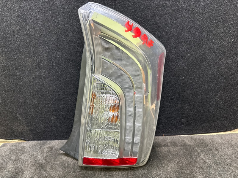 Фонарь наружный правый TOYOTA PRIUS - 30 09-17 2013 1.8 2ZRFXE 81551-47220 Б/У