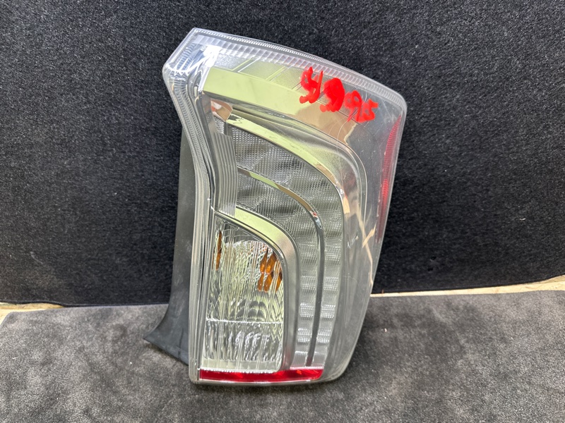 Фонарь наружный правый PRIUS - 30 09-17 2013 1.8 2ZRFXE