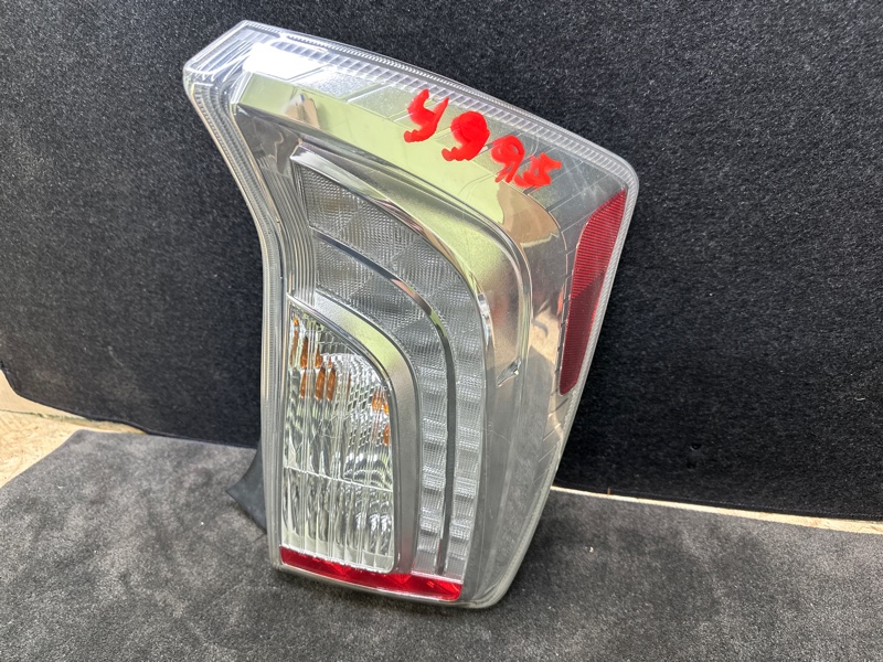 Фонарь наружный правый TOYOTA PRIUS - 30 09-17 1.8 2ZRFXE