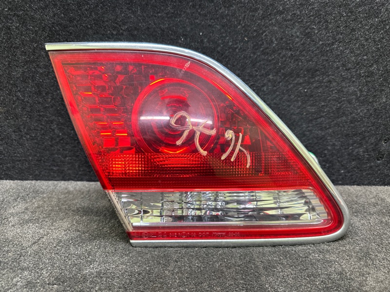 Фонарь внутренний левый LEXUS ES300 ES330 01-06 2006 XV30 3.3 3MZFE 81591-33100 Б/У