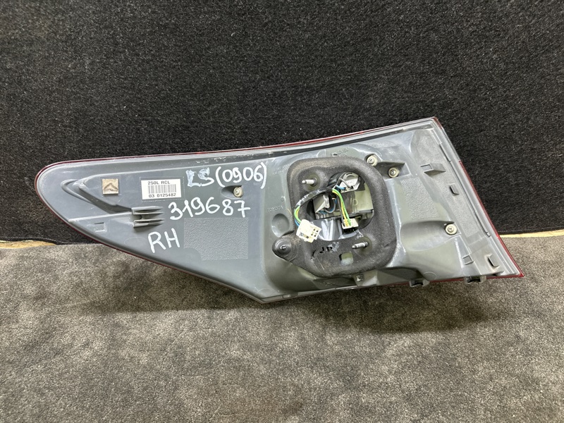 Фонарь наружный задний правый LS460 06-12 2007 XF40 4.6 1UR-FSE Фонарь наружный задний правый LS460 06-12 2007 XF40 4.6 1UR-FSE