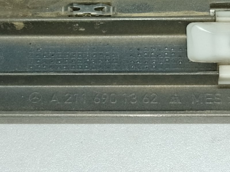 Молдинг двери задний левый E-CLASS W211 02-09 2008 W211 M272972 3.5 Молдинг двери задний левый E-CLASS W211 02-09 2008 W211 M272972 3.5