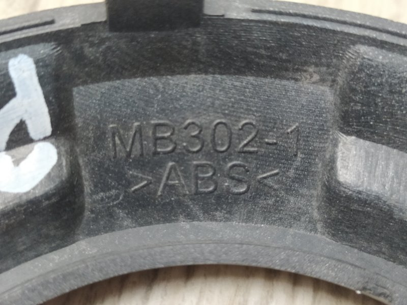 Накладка противотуманной фары передняя левая PAJERO 06-21 Внедорожник