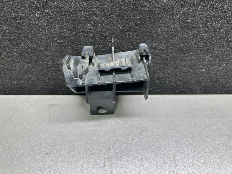 Кронштейн заднего бампера правый LEXUS LS460 06-12 2007 XF40 4.6 1UR-FSE 52562-50010 Б/У