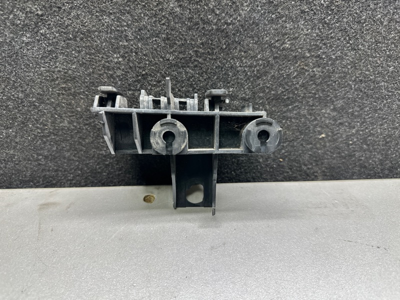 Кронштейн заднего бампера правый LEXUS LS460 06-12 XF40 4.6 1UR-FSE