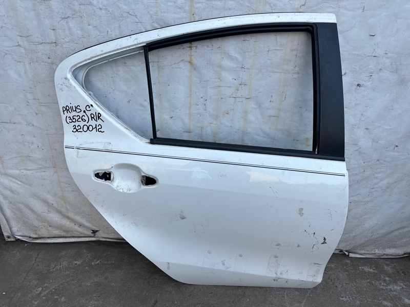 Дверь задняя правая PRIUS C/AQUA 11-14 2013 NHP10L 1NZ-FXE 1.5L