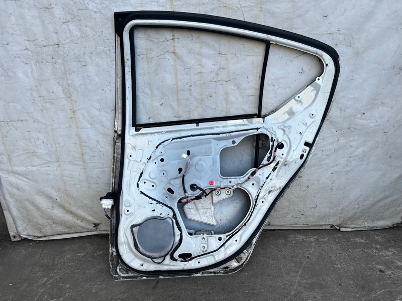 Дверь задняя правая PRIUS C/AQUA 11-14 2013 NHP10L 1NZ-FXE 1.5L