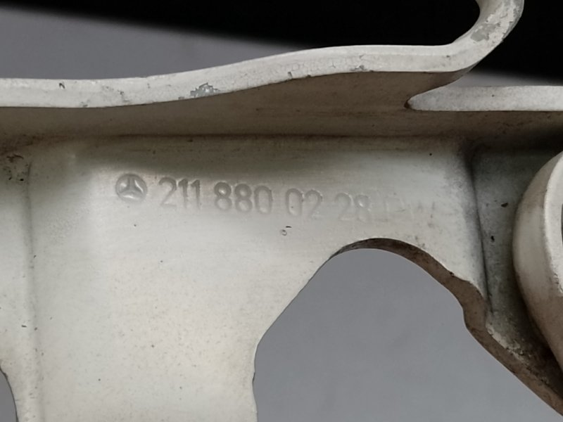 Петля капота правая MERCEDES E-CLASS W211 02-09 W211 M272964 3.5