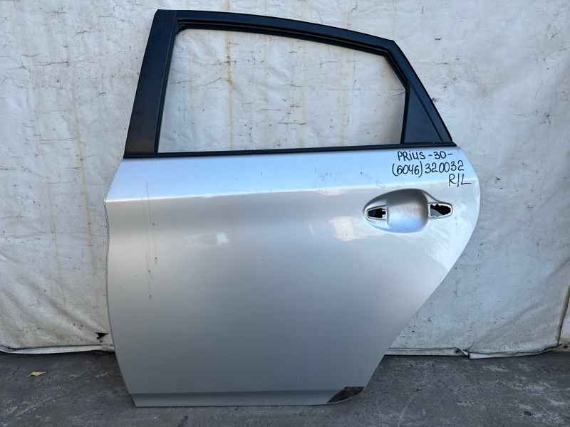 Запчасть дверь задняя левая TOYOTA PRIUS - 30 09-17 2011 XW30 1.8 2ZRFXE 67004-47090 Б/У Дверь задняя левая TOYOTA PRIUS - 30 09-17 2011 XW30 1.8 2ZRFXE 67004-47090 Б/У