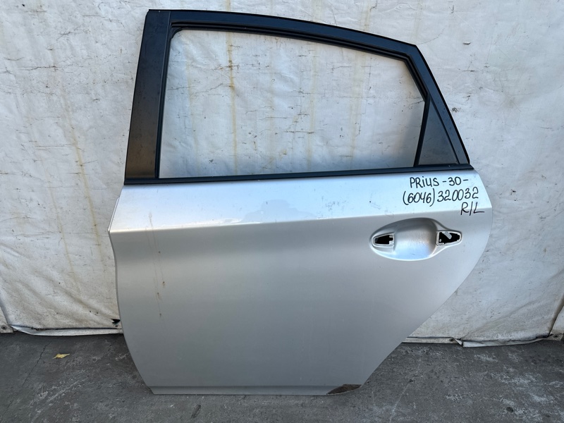 Дверь задняя левая PRIUS - 30 09-17 2011 XW30 1.8 2ZRFXE Дверь задняя левая PRIUS - 30 09-17 2011 XW30 1.8 2ZRFXE