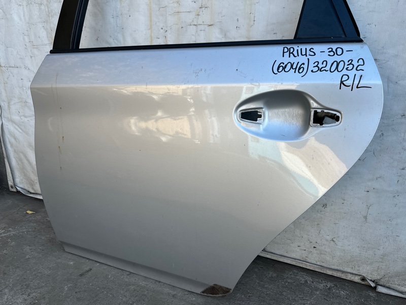 Дверь задняя левая PRIUS - 30 09-17 2011 XW30 1.8 2ZRFXE Дверь задняя левая PRIUS - 30 09-17 2011 XW30 1.8 2ZRFXE