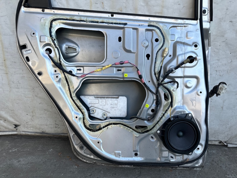 Дверь задняя левая PRIUS - 30 09-17 2011 XW30 1.8 2ZRFXE Дверь задняя левая PRIUS - 30 09-17 2011 XW30 1.8 2ZRFXE