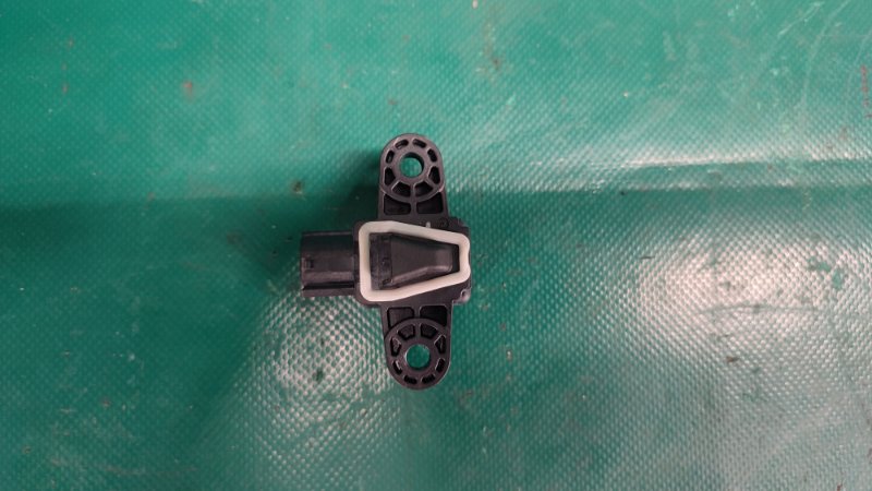 Датчик удара передний правый HYUNDAI ELANTRA AD 16- 2019 2.0 G4NH 95920-F2100 Б/У