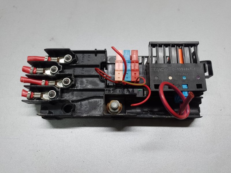 Запчасть блок предохранителей салон MERCEDES E-CLASS W211 02-09 2007 W211 M272964 3.5 A 211 545 24 01 Б/У Блок предохранителей салон MERCEDES E-CLASS W211 02-09 2007 W211 M272964 3.5 A 211 545 24 01 Б/У