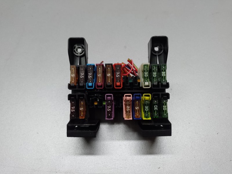 Запчасть блок предохранителей салон MERCEDES E-CLASS W211 02-09 2007 W211 M272964 3.5 A 211 545 03 01 Б/У Блок предохранителей салон MERCEDES E-CLASS W211 02-09 2007 W211 M272964 3.5 A 211 545 03 01 Б/У