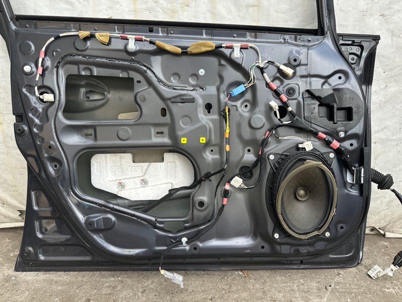 Дверь передняя левая PRIUS - 30 09-17 2013 1.8 2ZRFXE