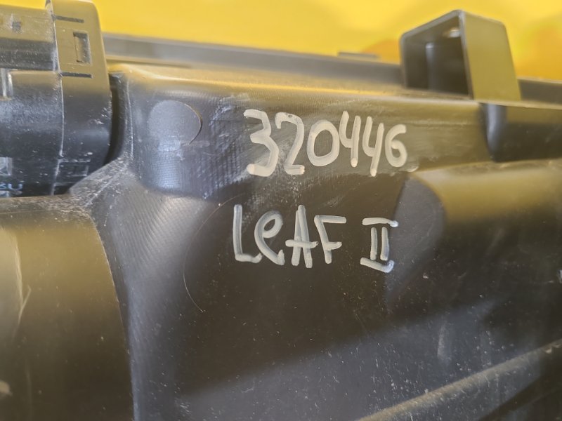 Фара левая LEAF 18-