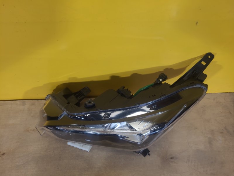 Фара левая LEAF 18-