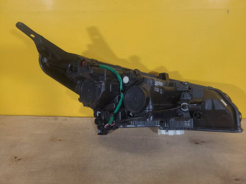 Фара левая LEAF 18-