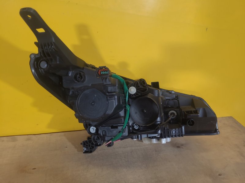 Фара левая LEAF 18-