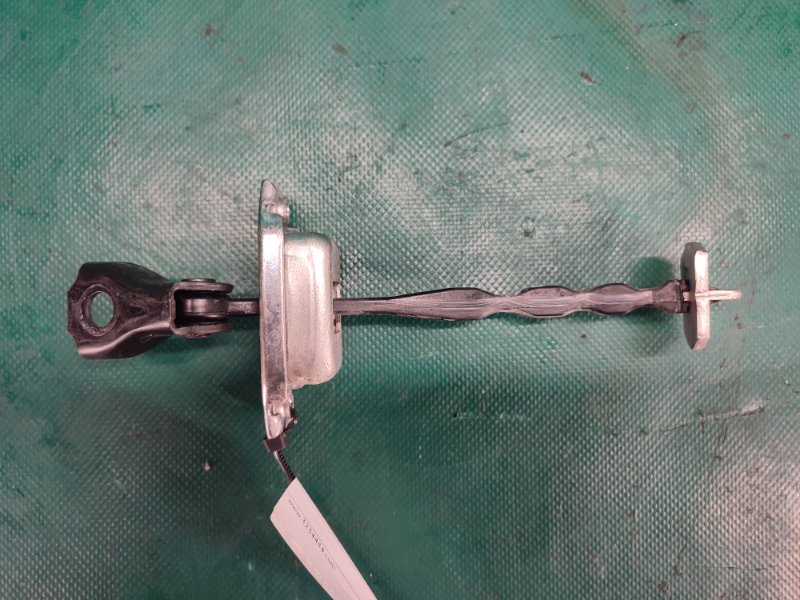 Ограничитель двери задний левый NISSAN X-TRAIL/ROGUE T32 13-20 2017 2.5 QR25DE 82430-4CL0A Б/У