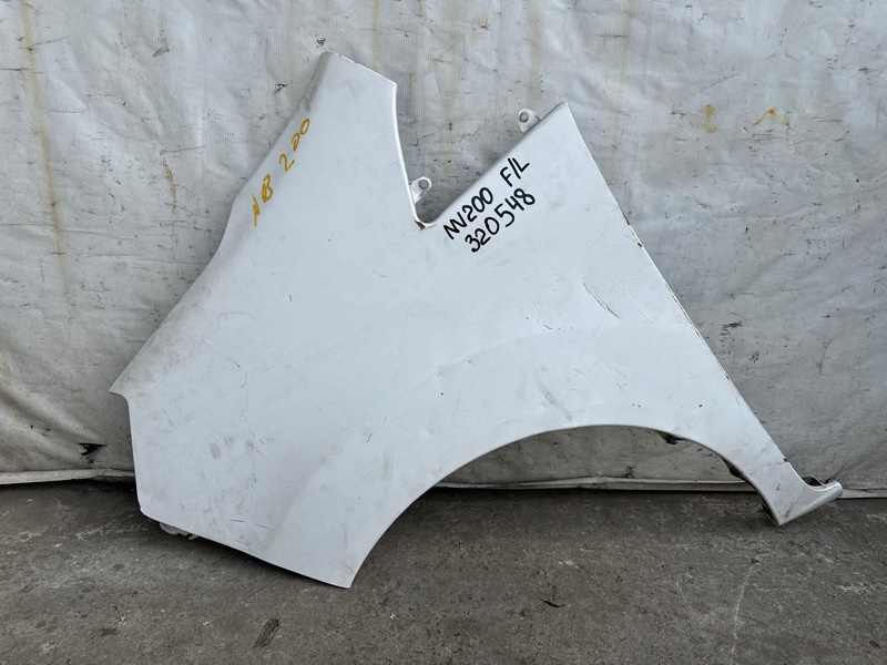 Запчасть крыло переднее левое NISSAN NV200 USA 13- FCA01-3LMMC Б/У Крыло переднее левое NISSAN NV200 USA 13- FCA01-3LMMC Б/У