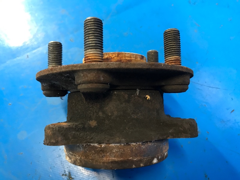 Ступица передняя PRIUS - 30 09-17 2010 ZVW30 Ступица передняя PRIUS - 30 09-17 2010 ZVW30