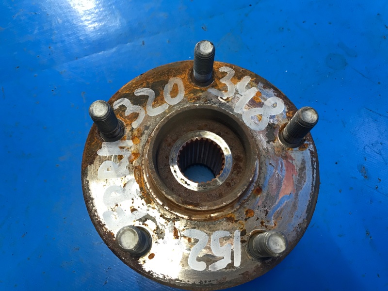 Ступица передняя правая TOYOTA PRIUS PLUS 11-14 2013 ZVW41L 1.8 2ZRFXE Б/У