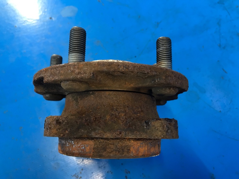 Ступица передняя правая PRIUS PLUS 11-14 2013 ZVW41L 1.8 2ZRFXE