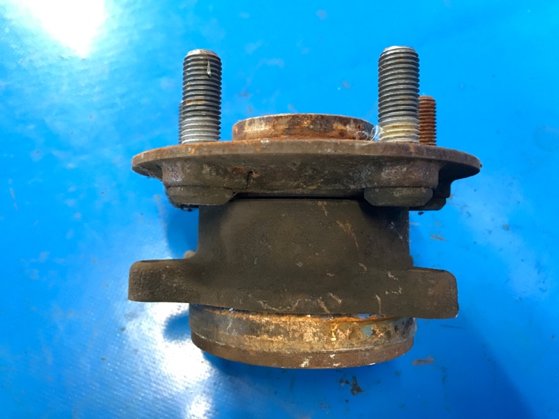 Ступица передняя левая PRIUS - 30 09-17 2012 ZVW30 1.8 2ZRFXE Ступица передняя левая PRIUS - 30 09-17 2012 ZVW30 1.8 2ZRFXE