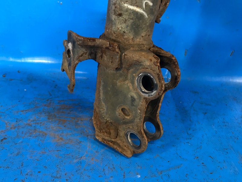 Амортизатор передний правый TOYOTA PRIUS PLUS 11-14 ZVW41L 1.8 2ZRFXE Амортизатор передний правый TOYOTA PRIUS PLUS 11-14 ZVW41L 1.8 2ZRFXE