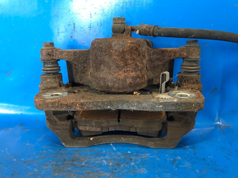 Суппорт тормозной передний левый CIVIC ES 00-05 2005 1.7 L D17A