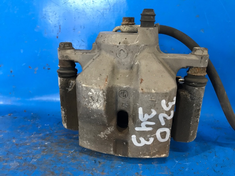 Суппорт тормозной передний левый TOYOTA PRIUS - 30 09-17 2010 ZVW30 4775047060 Б/У