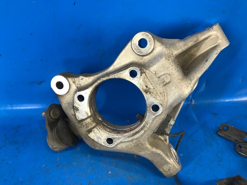 Кулак поворотный левый TOYOTA PRIUS - 30 09-17 ZVW30 1.8 2ZRFXE