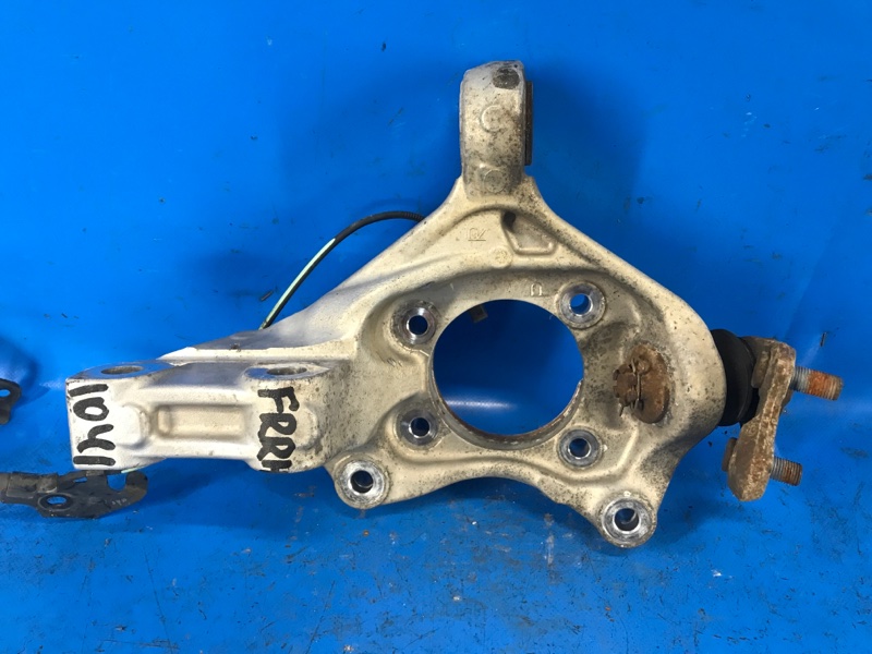 Кулак поворотный правый TOYOTA PRIUS - 30 09-17 2010 ZVW30 4320247030 Б/У