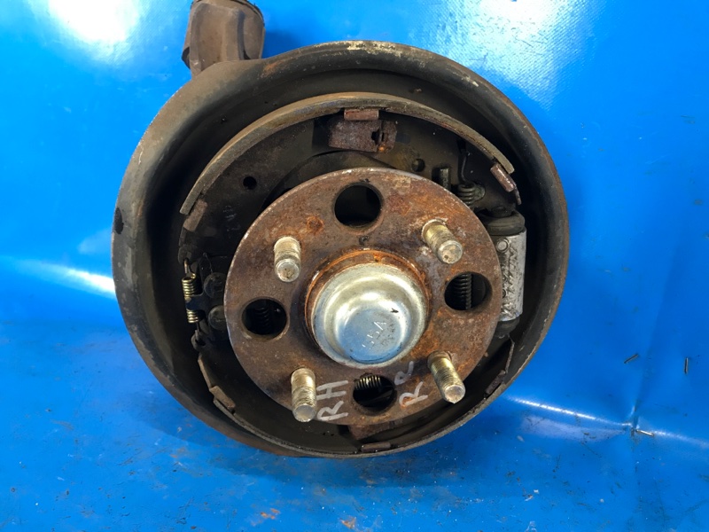 Цапфа правая HONDA CIVIC ES 00-05 1.7 L D17A