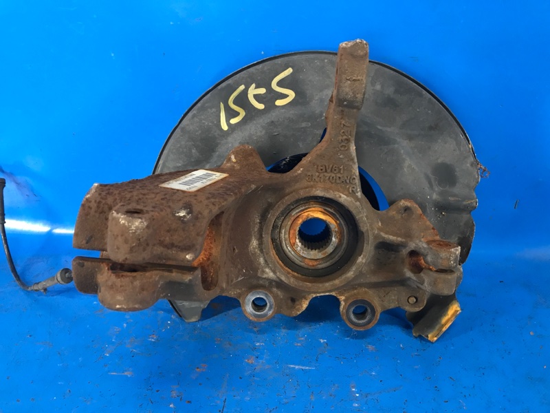 Кулак поворотный правый FORD FOCUS 10-18 2017 2.0 BV6Z-3K185-D Б/У