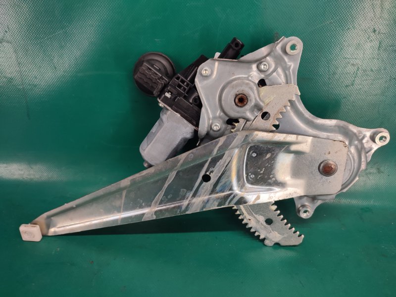 Стеклоподъемник задний левый RAV4 13-19 2016 2.5 2ARFE