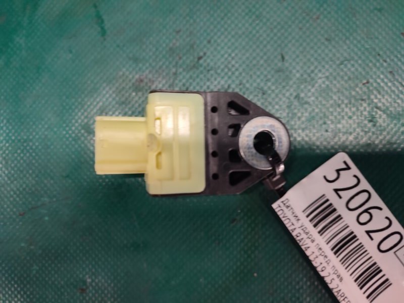 Датчик удара передний правый TOYOTA RAV4 13-19 2.5 2ARFE Датчик удара передний правый TOYOTA RAV4 13-19 2.5 2ARFE