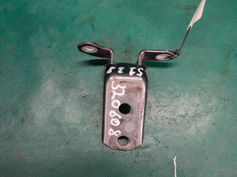 Петля двери нижняя задняя левая TOYOTA RAV4 13-19 2016 2.5 2ARFE 68780-52031 Б/У