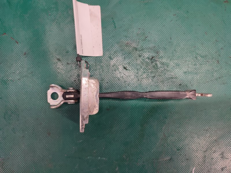 Запчасть ограничитель двери задний правый TOYOTA RAV4 13-19 2016 2.5 2ARFE 68630-42041 Б/У Ограничитель двери задний правый TOYOTA RAV4 13-19 2016 2.5 2ARFE 68630-42041 Б/У